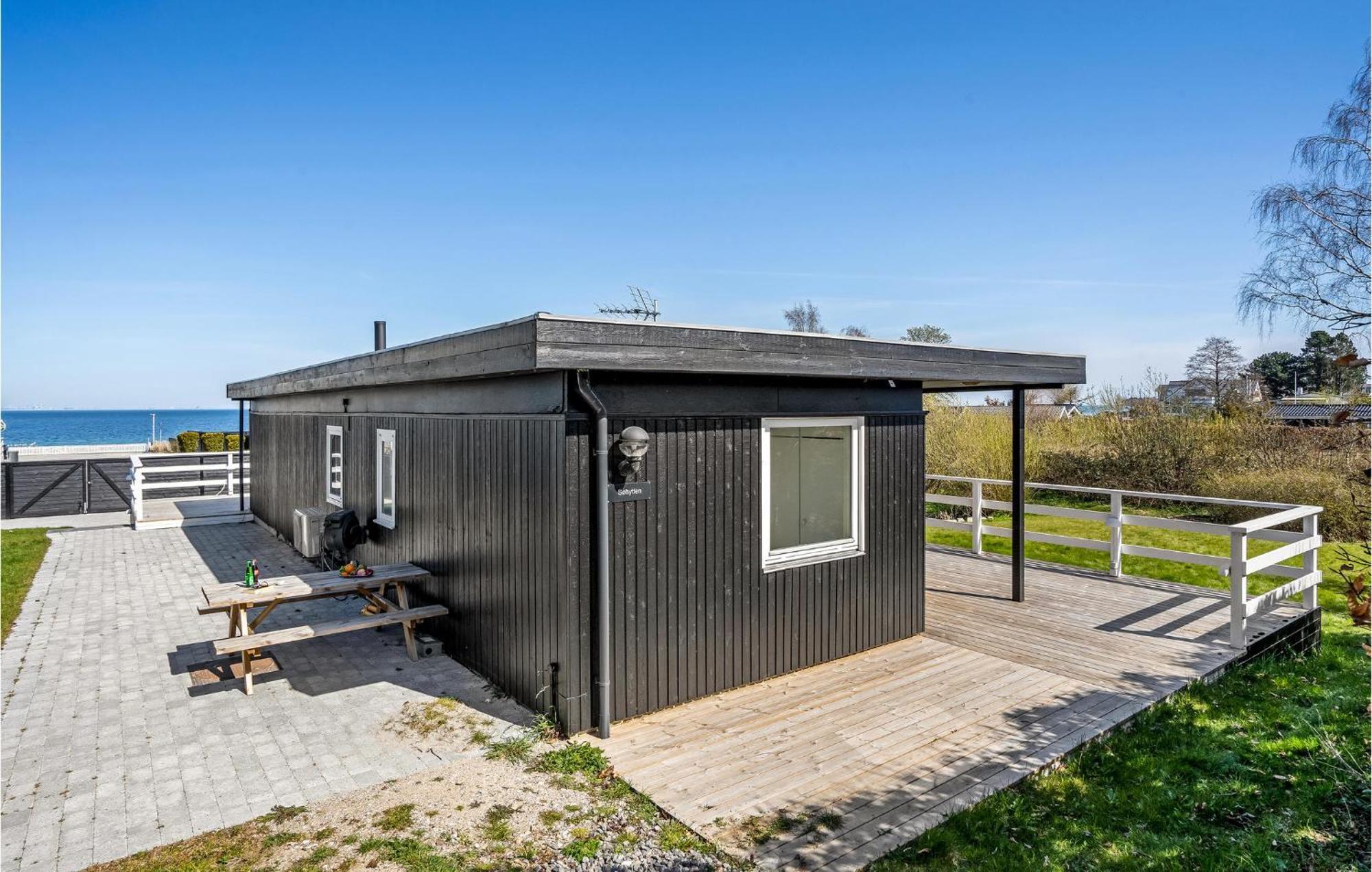2 Bedroom Stunning Home In Strøby Ladeplads Екстериор снимка